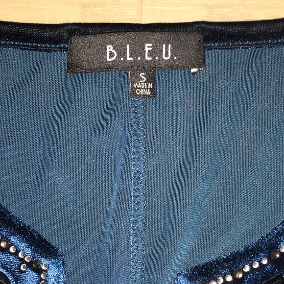 B.L.E.U. Velvet-like Jeweled Top Size S - Picture 5 of 9